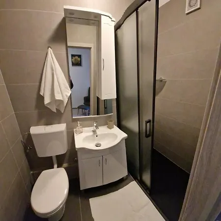 Апартаменты Vuceric Перой