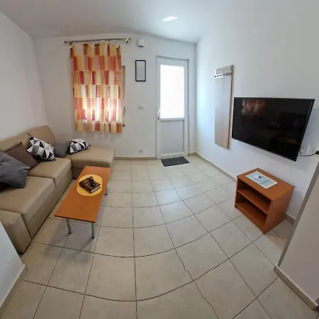 Vuceric Апартаменты Перой