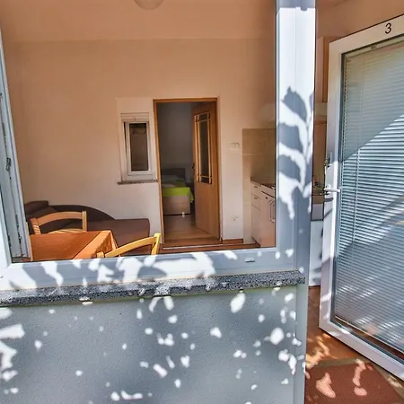 Апартаменты Vuceric Перой